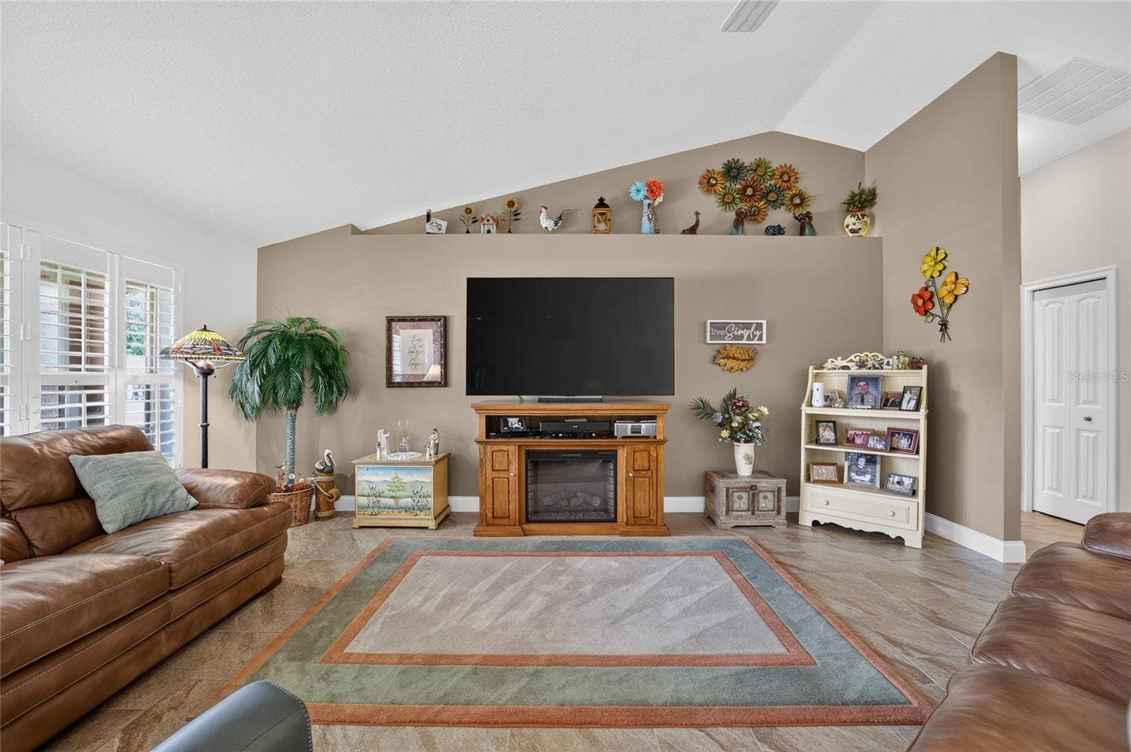 16364 SE 89TH TERRACE, Summerfield, FL 34491 Living room