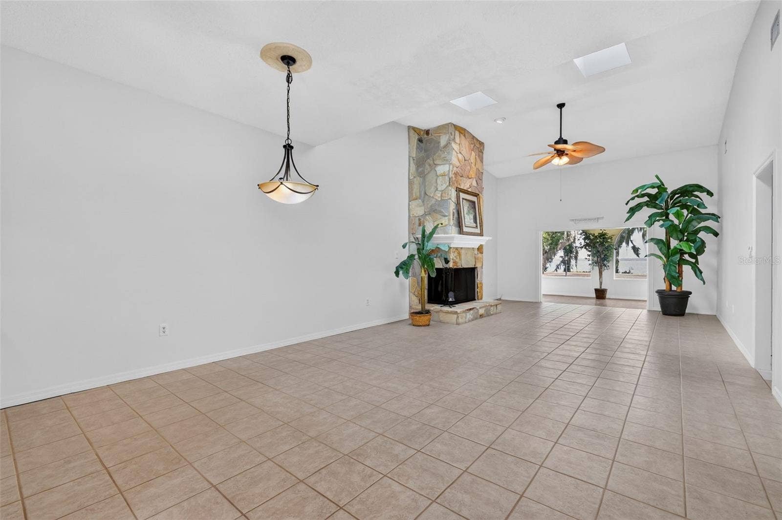 1111 LAKESHORE DRIVE, #C3, Eustis, FL 32726 1111 LAKESHORE DRIVE, #C3, Eustis, FL 32726