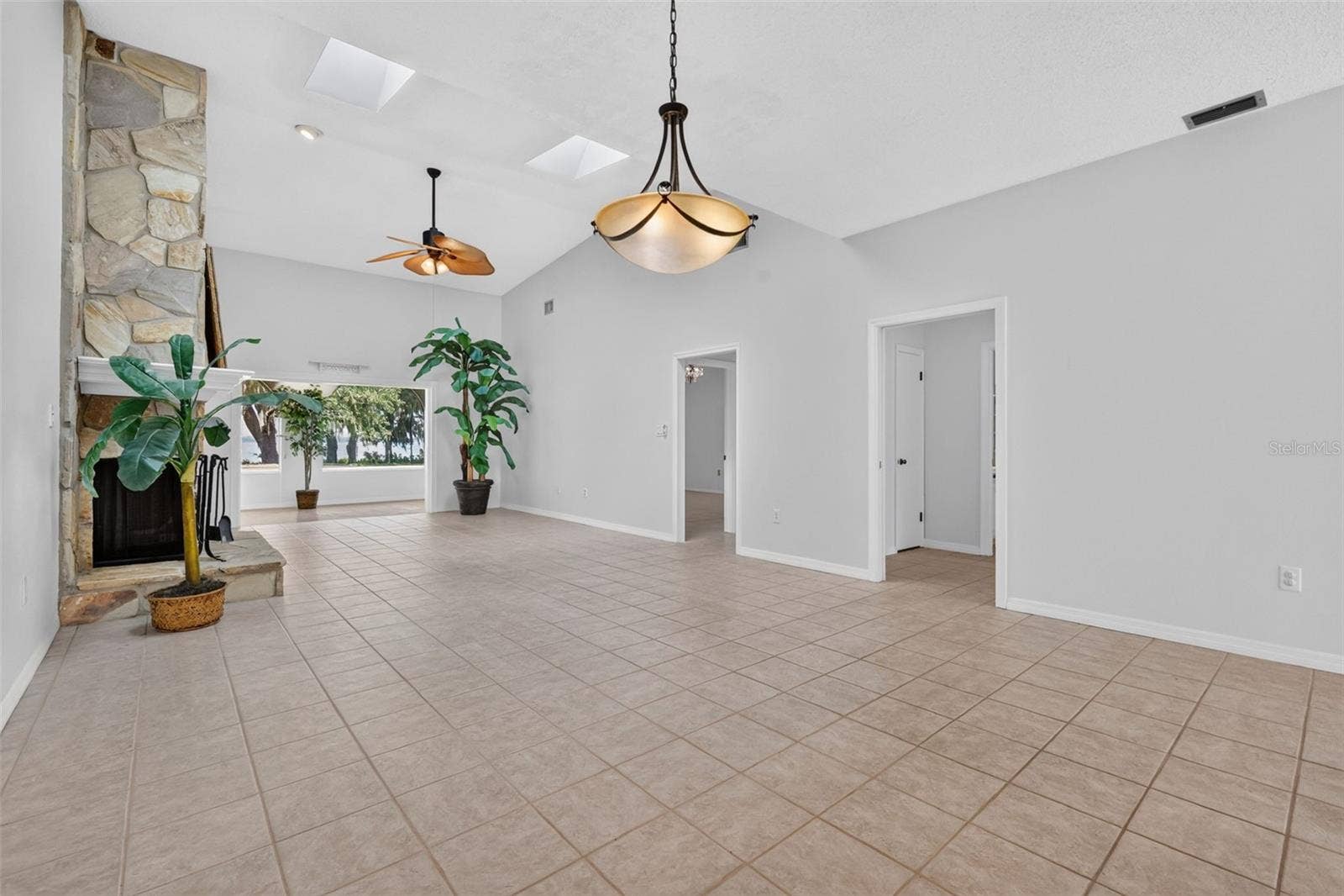 1111 LAKESHORE DRIVE, #C3, Eustis, FL 32726 1111 LAKESHORE DRIVE, #C3, Eustis, FL 32726