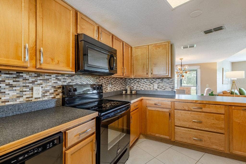 1068 LOTUS PARKWAY, #813, Altamonte Springs, FL 32714 Kitchen