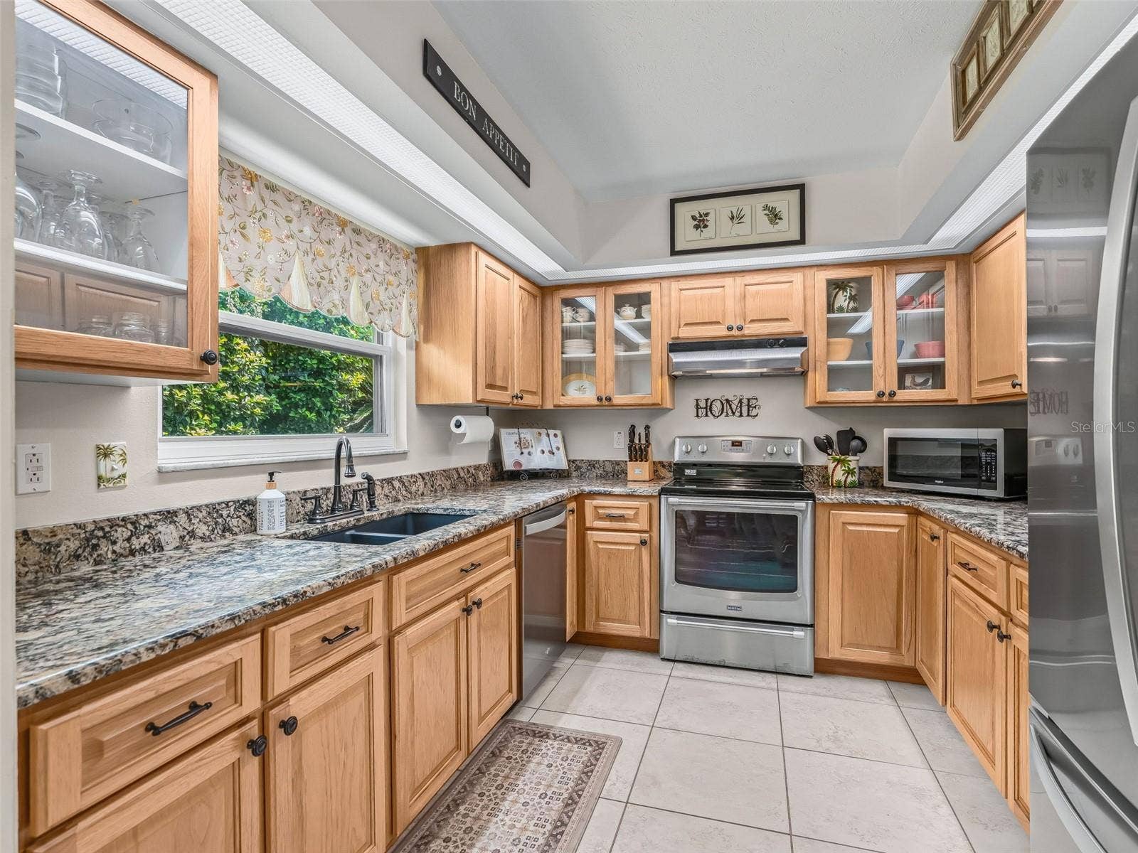 11299 SE 175TH LANE, Summerfield, FL 34491 Kitchen with updated cabinets and granite