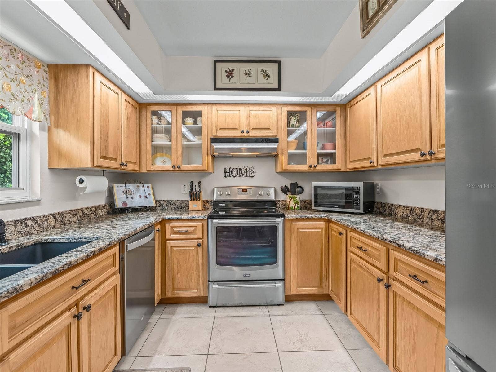 11299 SE 175TH LANE, Summerfield, FL 34491 Kitchen with free standing microwave