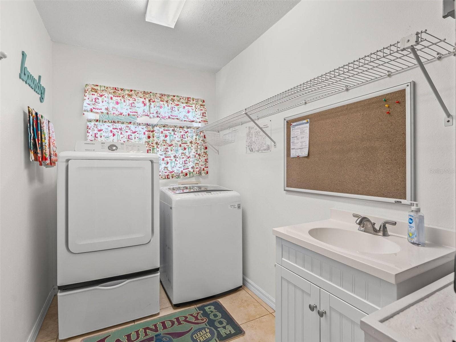 11299 SE 175TH LANE, Summerfield, FL 34491 Laundry room with utility vanity