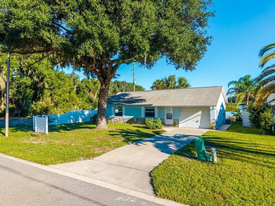 Property photo for 57 CAYMAN CIRCLE, Umatilla, FL