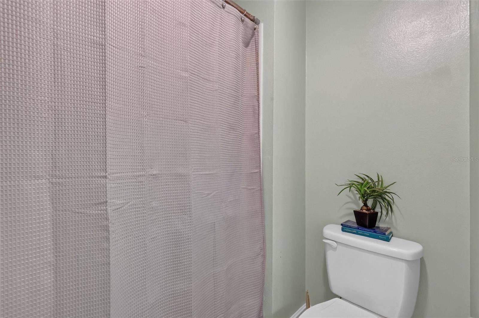 2ND BATHROOM 2ST LEVEL