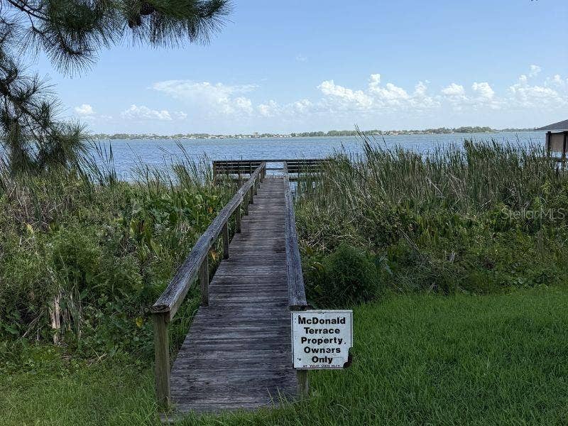 COMMUNITY DOCK