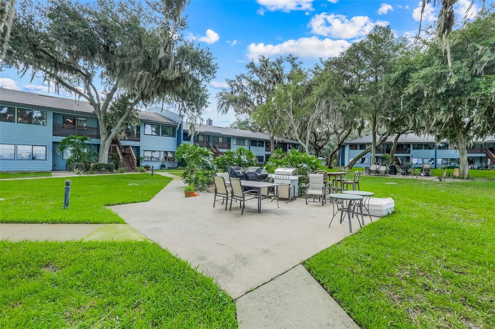 608 S MAIN AVENUE, #35, Minneola, FL 34715 Community grilling/dining areas
