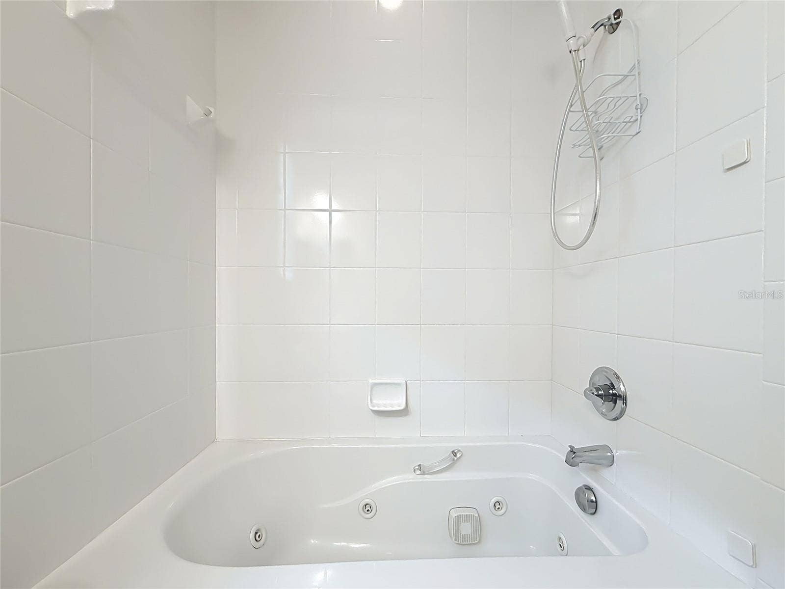 Whirlpool tub