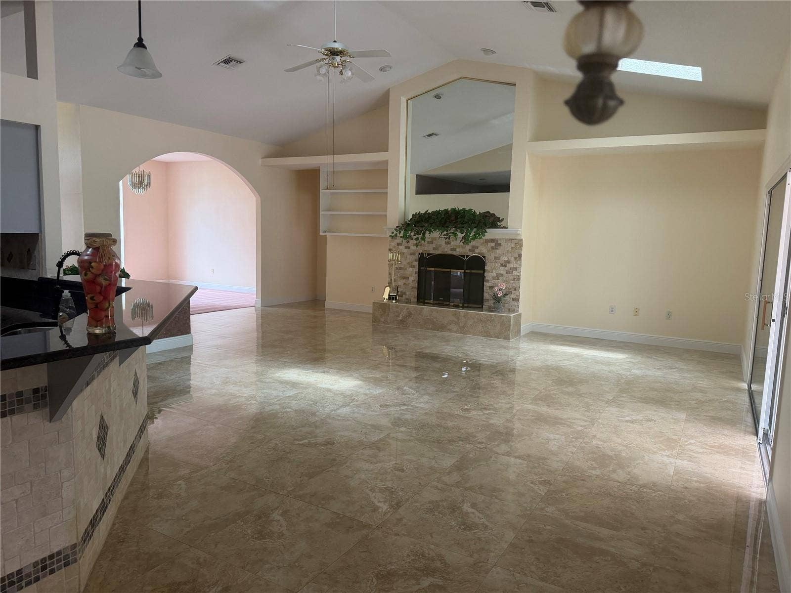 1760 LAKE TERRACE DR, Eustis, FL 32726 Family room