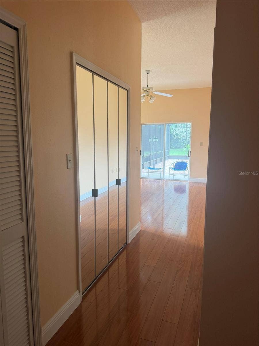 1760 LAKE TERRACE DR, Eustis, FL 32726 Master room hallway