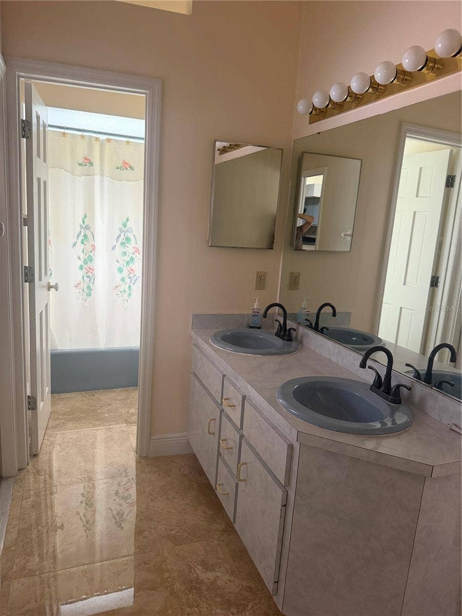 1760 LAKE TERRACE DR, Eustis, FL 32726 Third bath