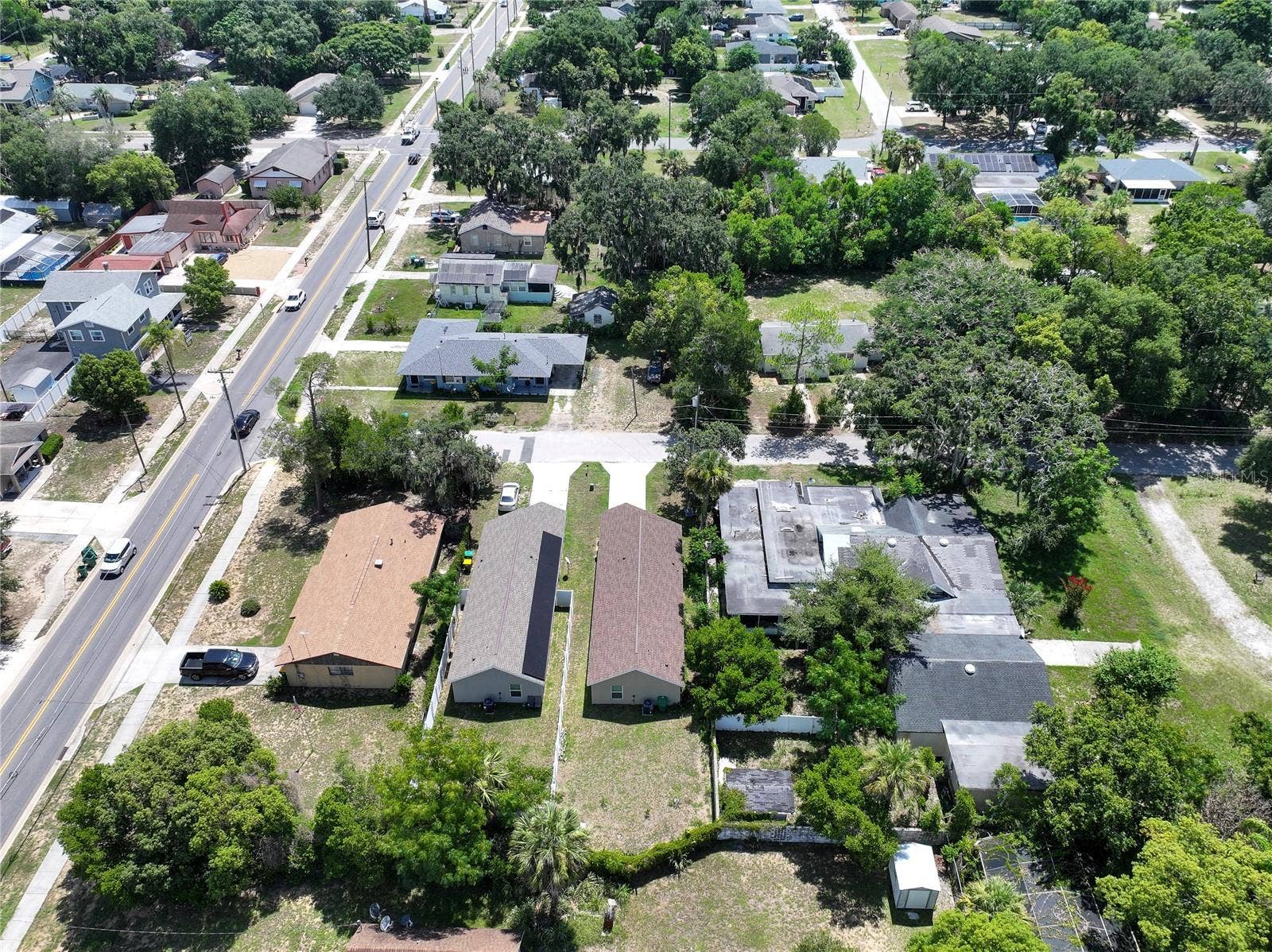 Picture of Lakeview Ave (left) and the back yard of the house