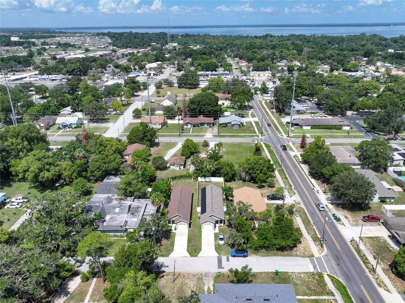 Pictures of Lakeview Ave (Right) and front of house with Lake Eustis in the background