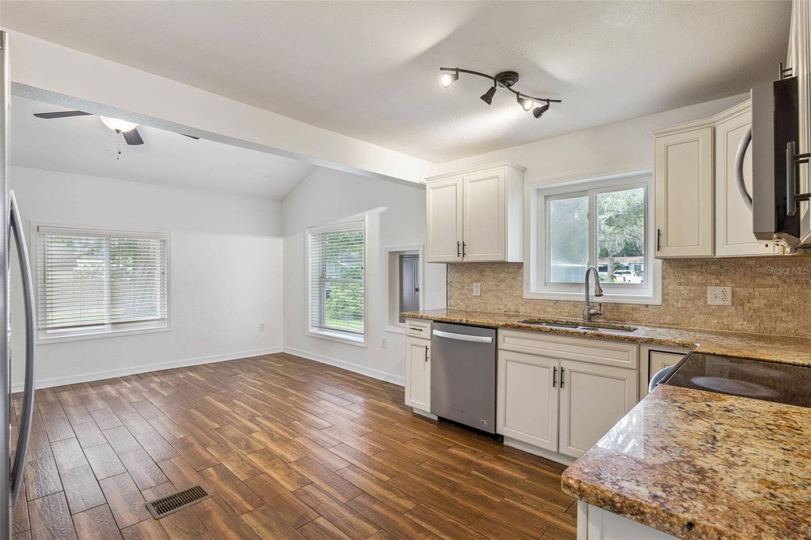 306 S DISSTON AVENUE, Minneola, FL 34715 Kitchen / Dining Area
