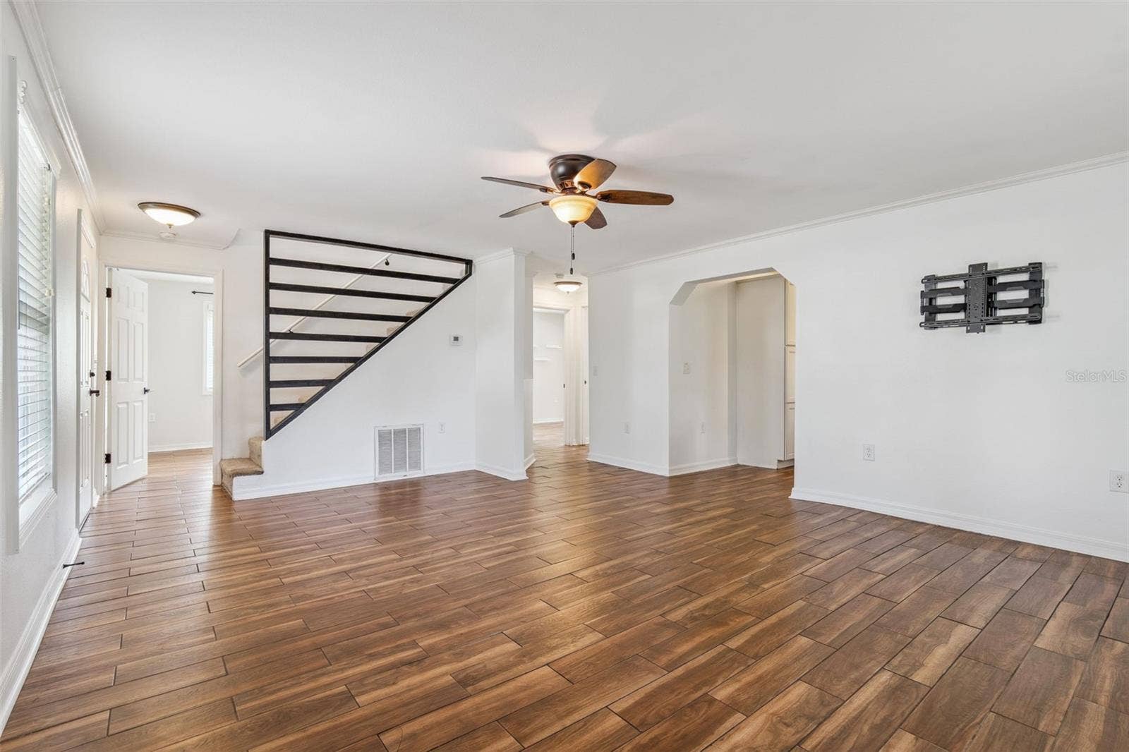 306 S DISSTON AVENUE, Minneola, FL 34715 Living Room