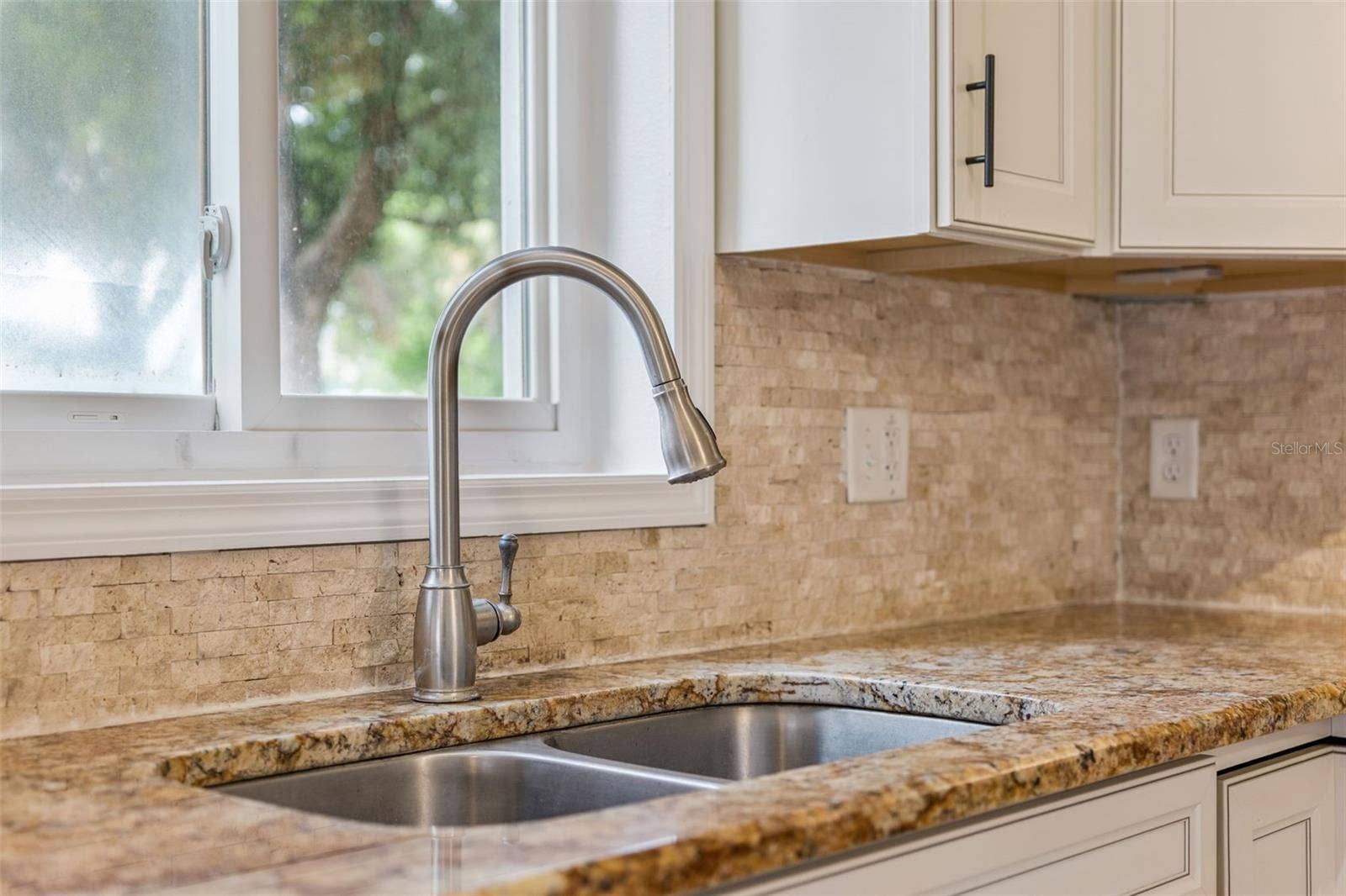 306 S DISSTON AVENUE, Minneola, FL 34715 Kitchen