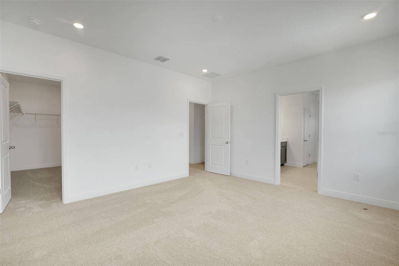 5229 WAYPOINTE BOULEVARD, Apopka, FL 32712 5229 WAYPOINTE BOULEVARD, Apopka, FL 32712