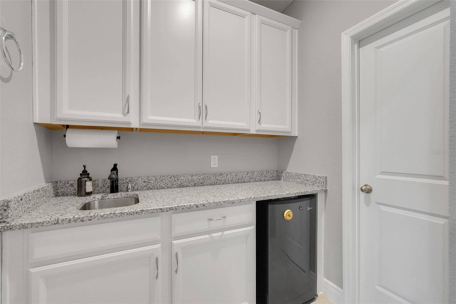 1664 HOLCOMB CREEK ST., Winter Garden, FL 34787 wetbar