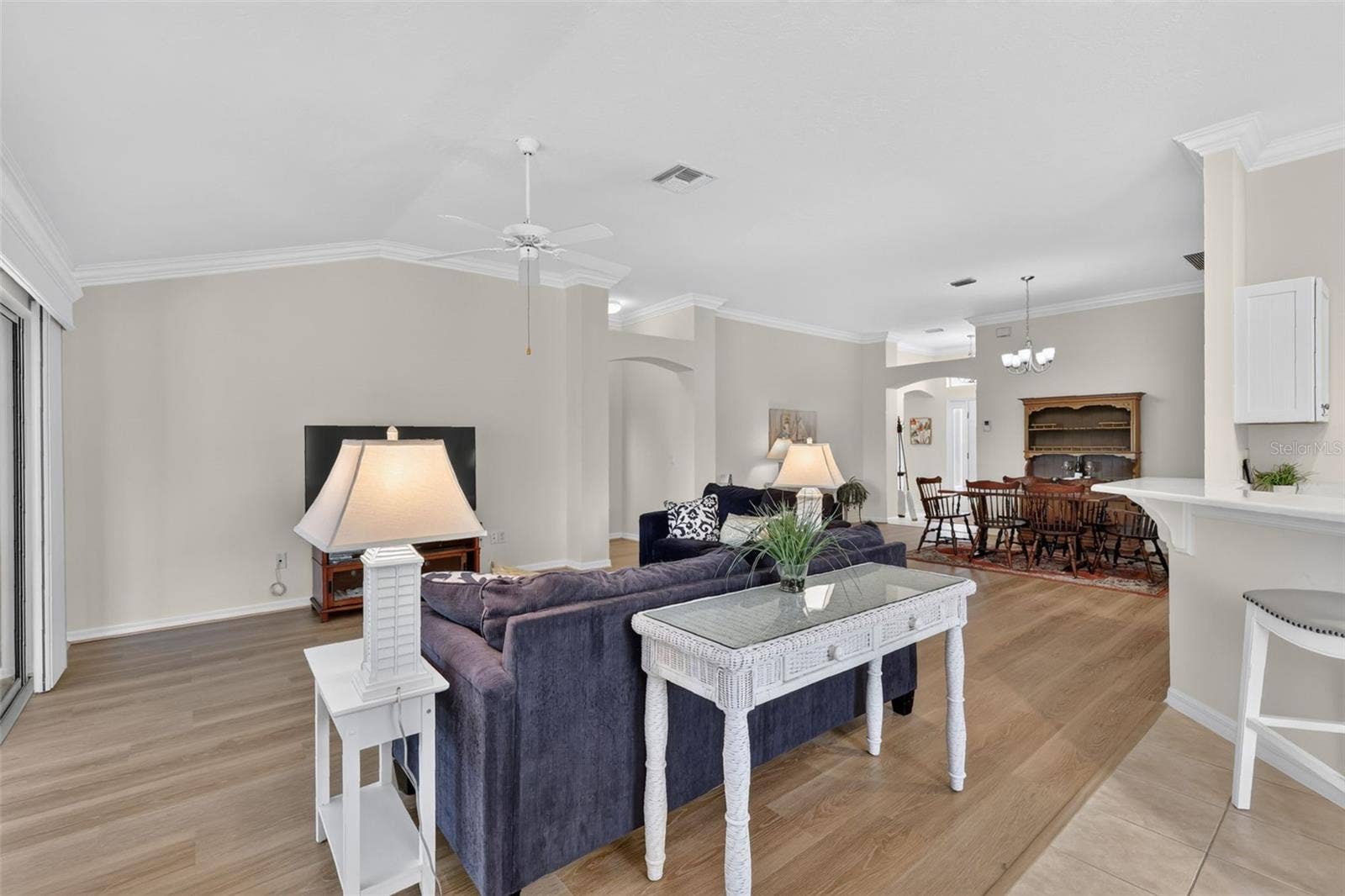 1218 CAMERO DRIVE, Lady Lake, FL 32159 Crown molding adds a touch of elegance