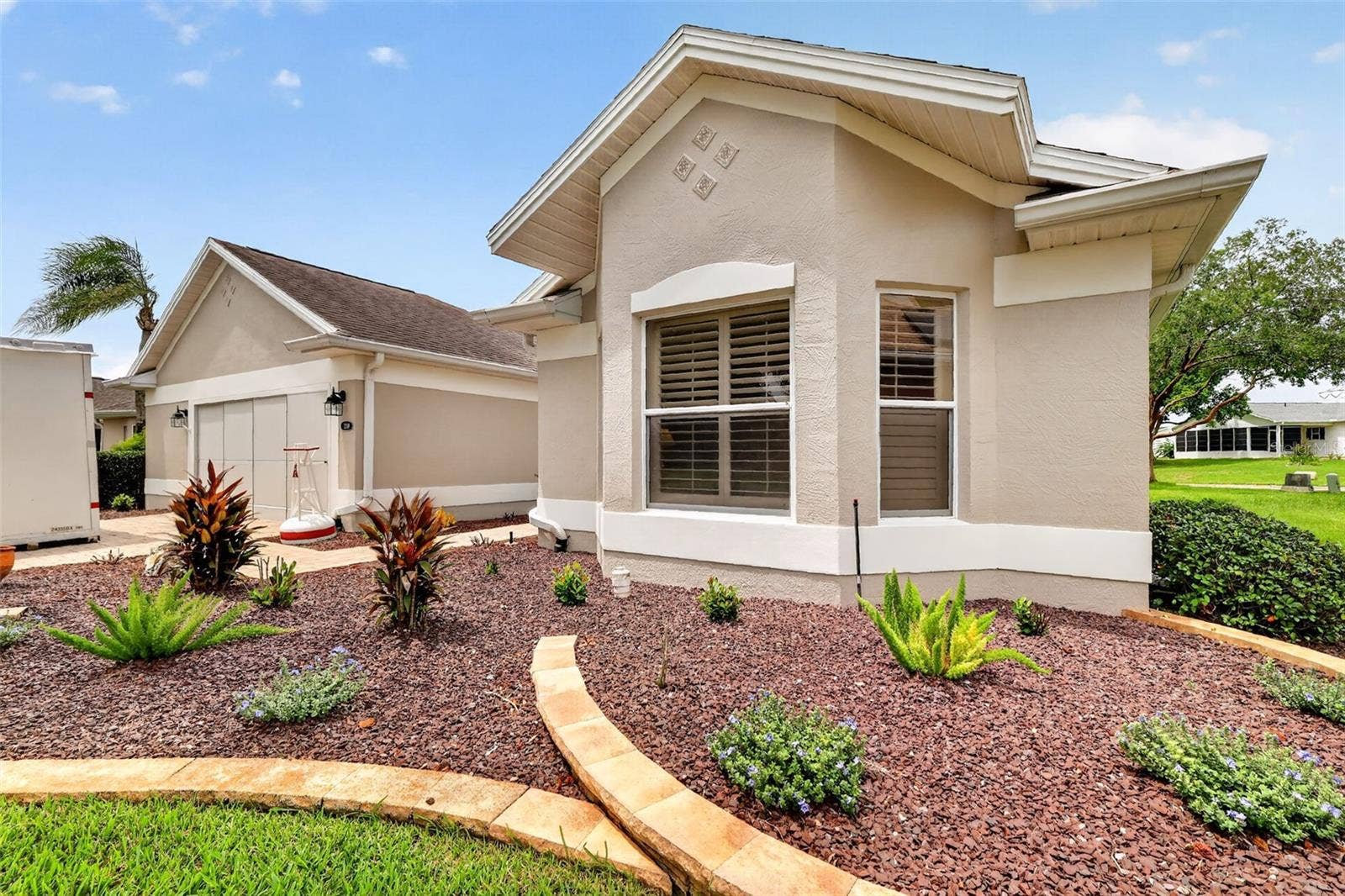 1218 CAMERO DRIVE, Lady Lake, FL 32159 Welcome Home!