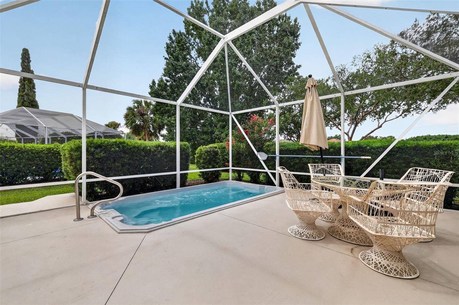 1218 CAMERO DRIVE, Lady Lake, FL 32159 Birdcaged pool area with plenty of seating