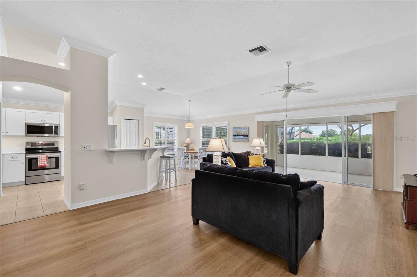 1218 CAMERO DRIVE, Lady Lake, FL 32159 Spacious front room