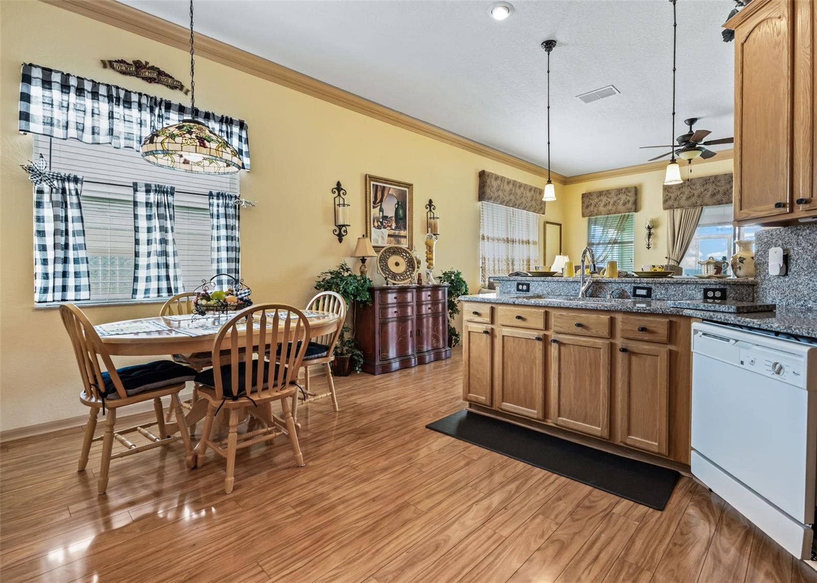 16 x 18 Kitchen w/eat in area & Generous Breakfast Bar