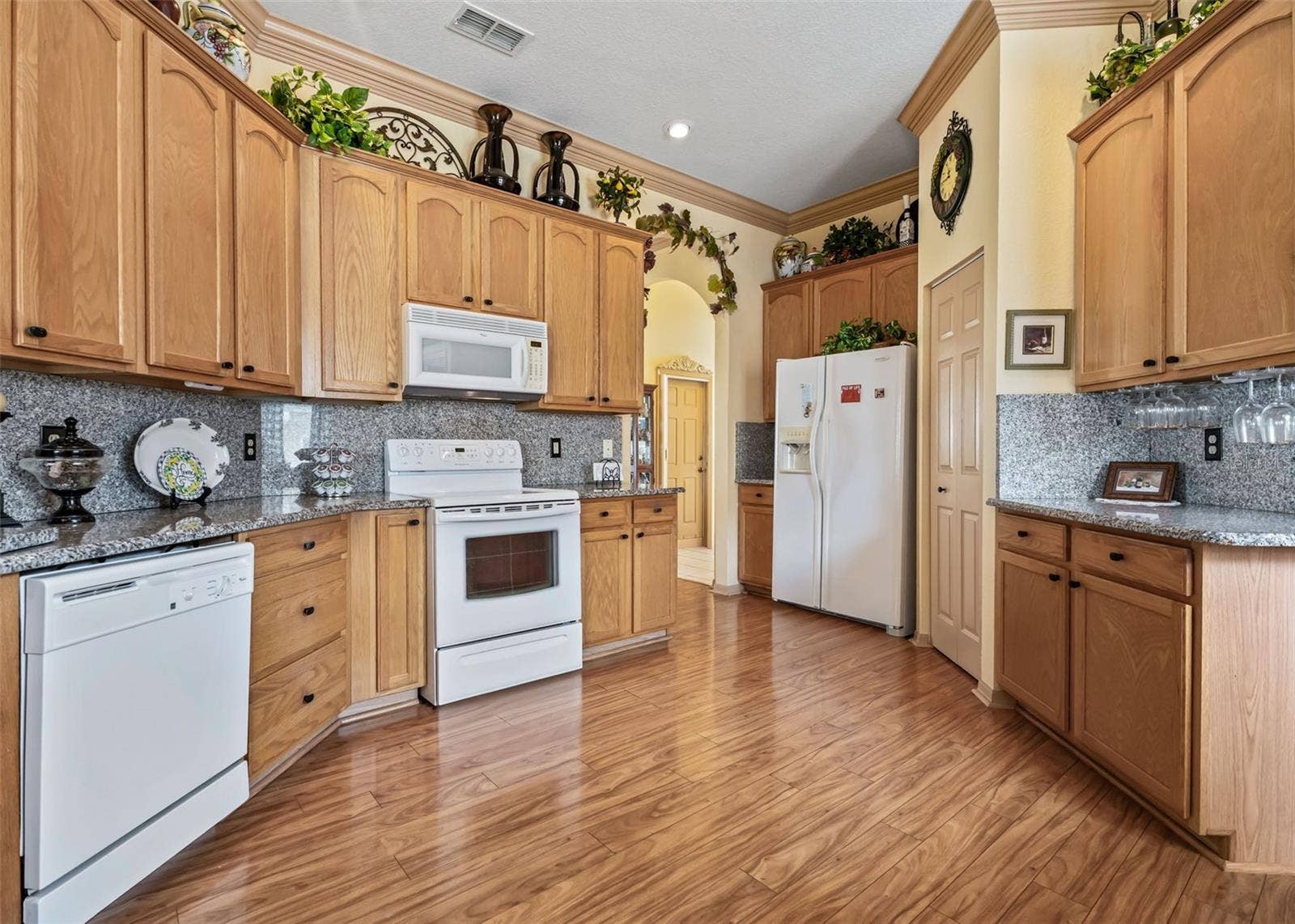 Kitchen w/Granite Countertops & Granite Backsplash