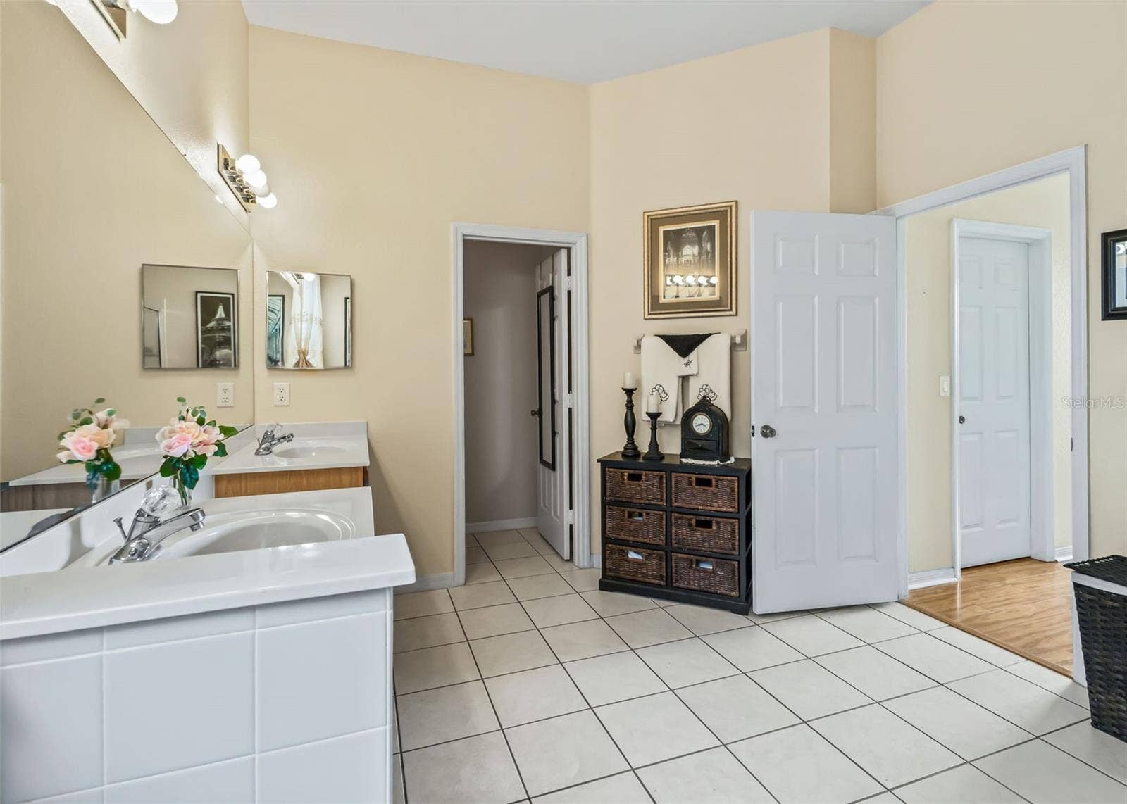 En Suite w/Private Water Closet