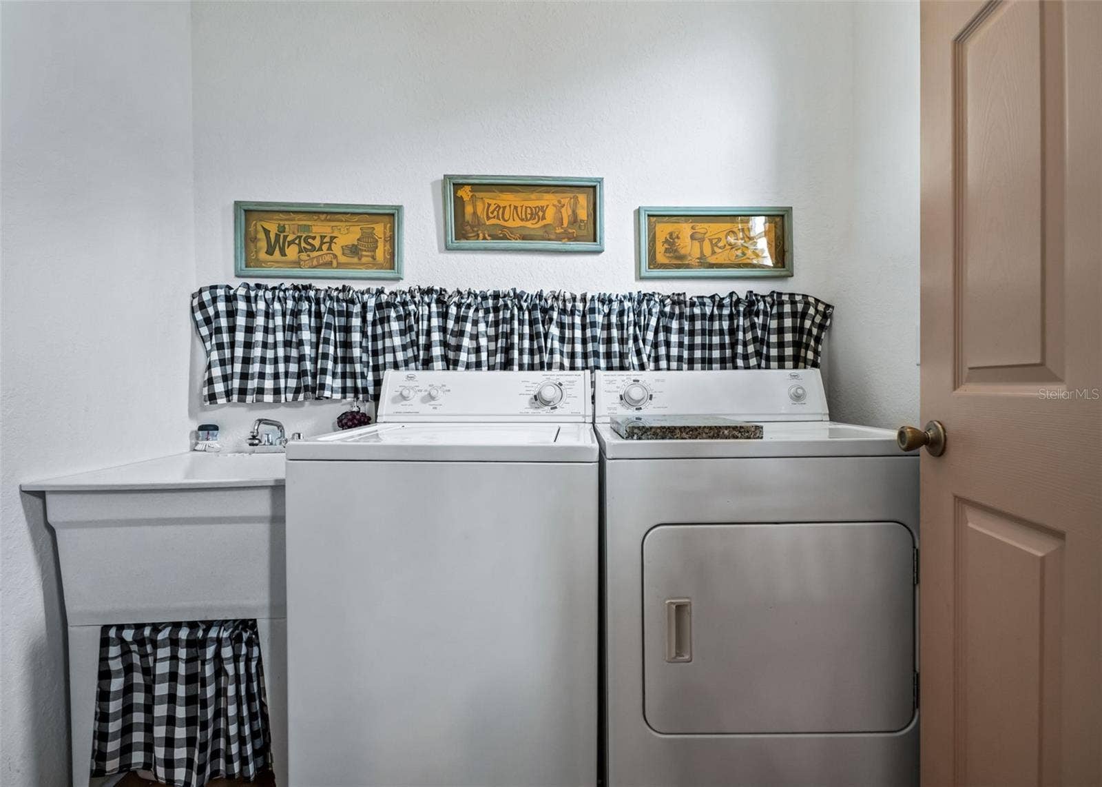 Inside Laundry Rm w/Utility sink