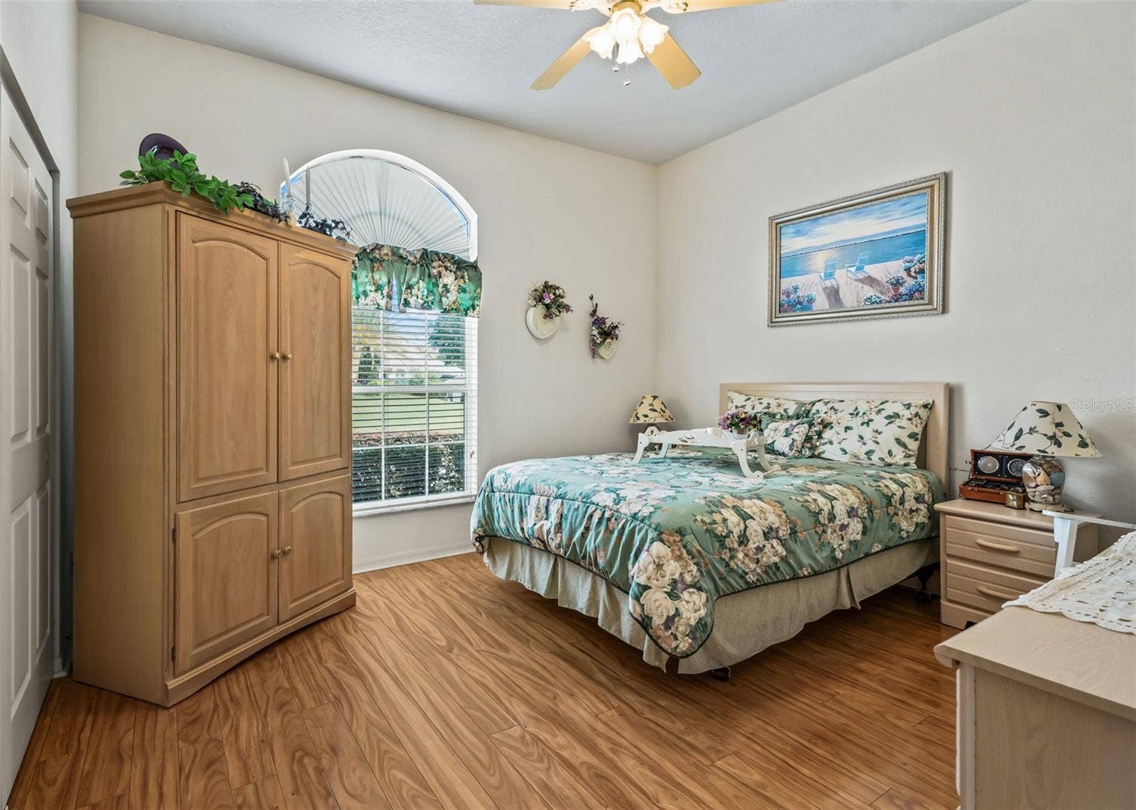 Bedroom 2 w/Laminate flooring