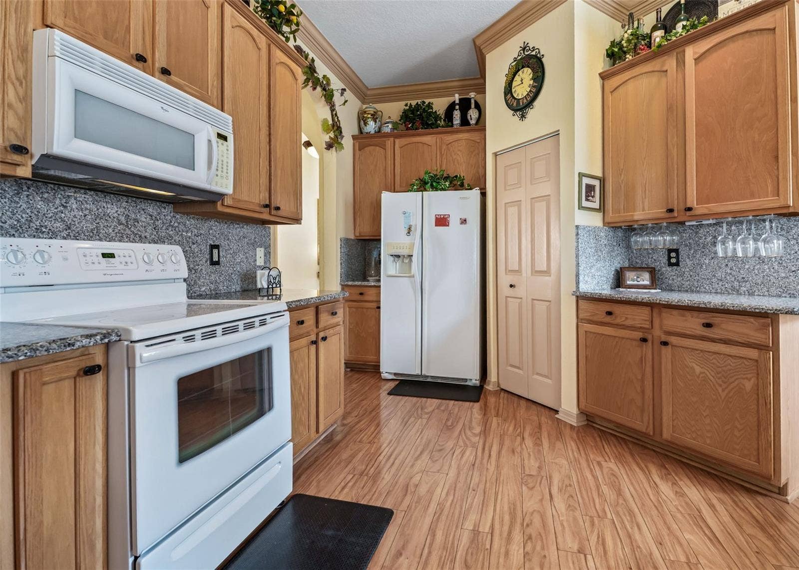 Kitchen w/Crown Molding & Pantry Closet