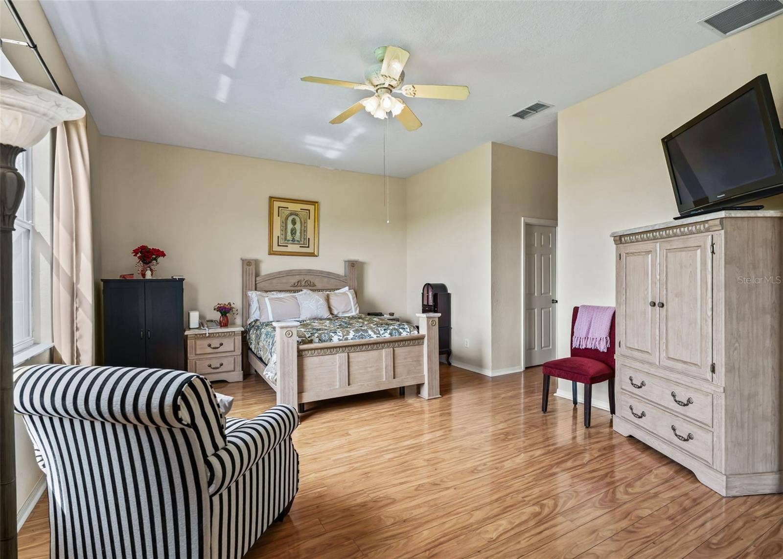 Primary Suite w/2 Walk in Closets & En Suite
