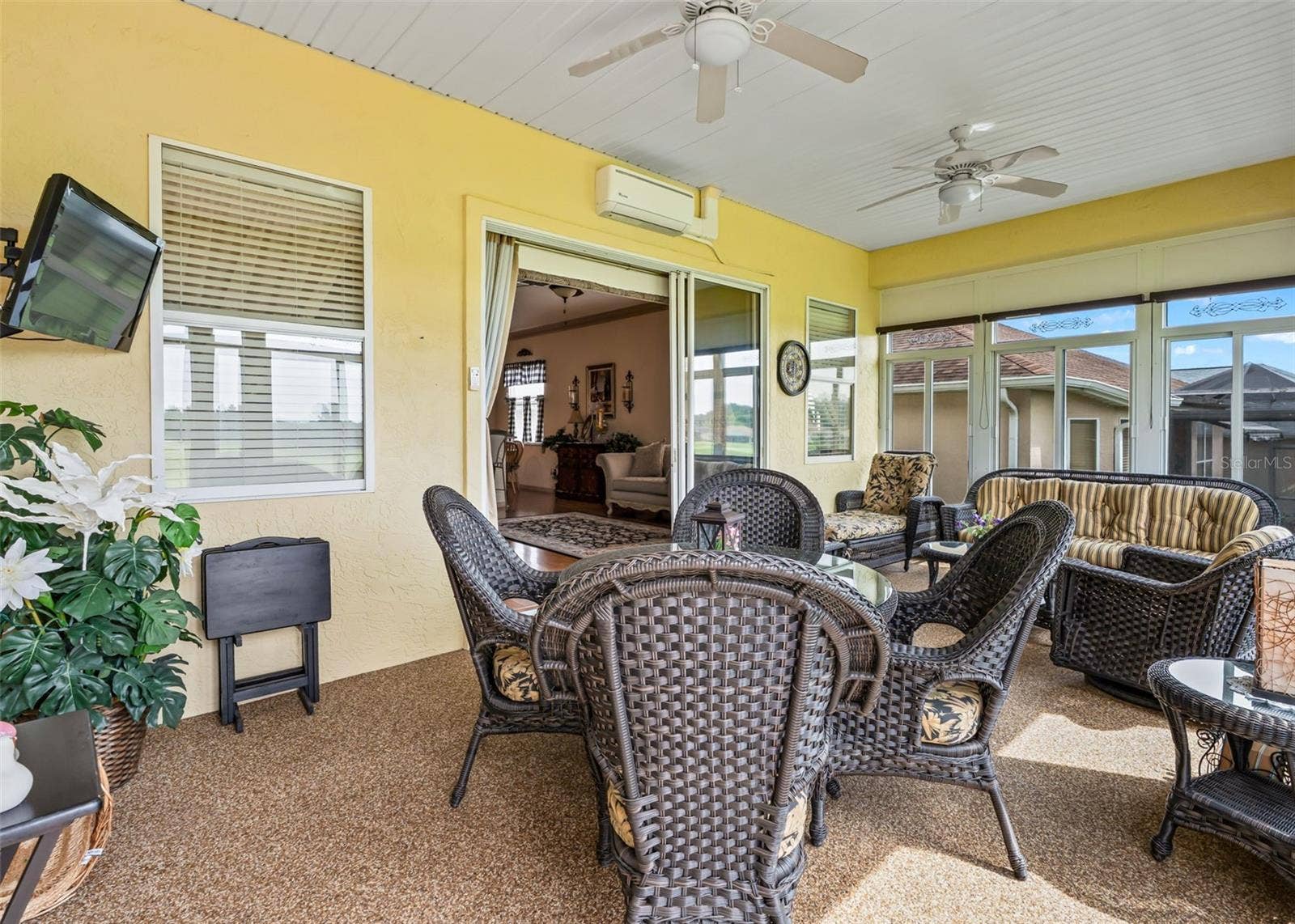 Florida Rm w/Chattahoochee River Rock flooring