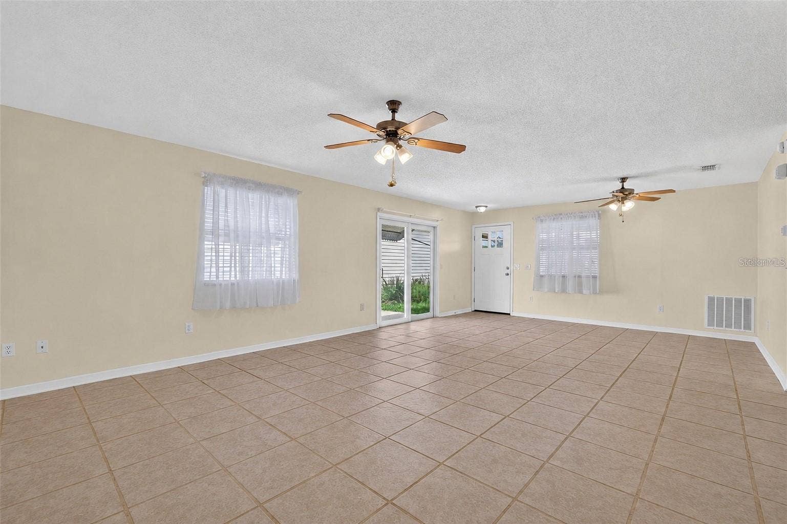 483 HILDALGO DRIVE, The Villages, FL 32159 483 HILDALGO DRIVE, The Villages, FL 32159