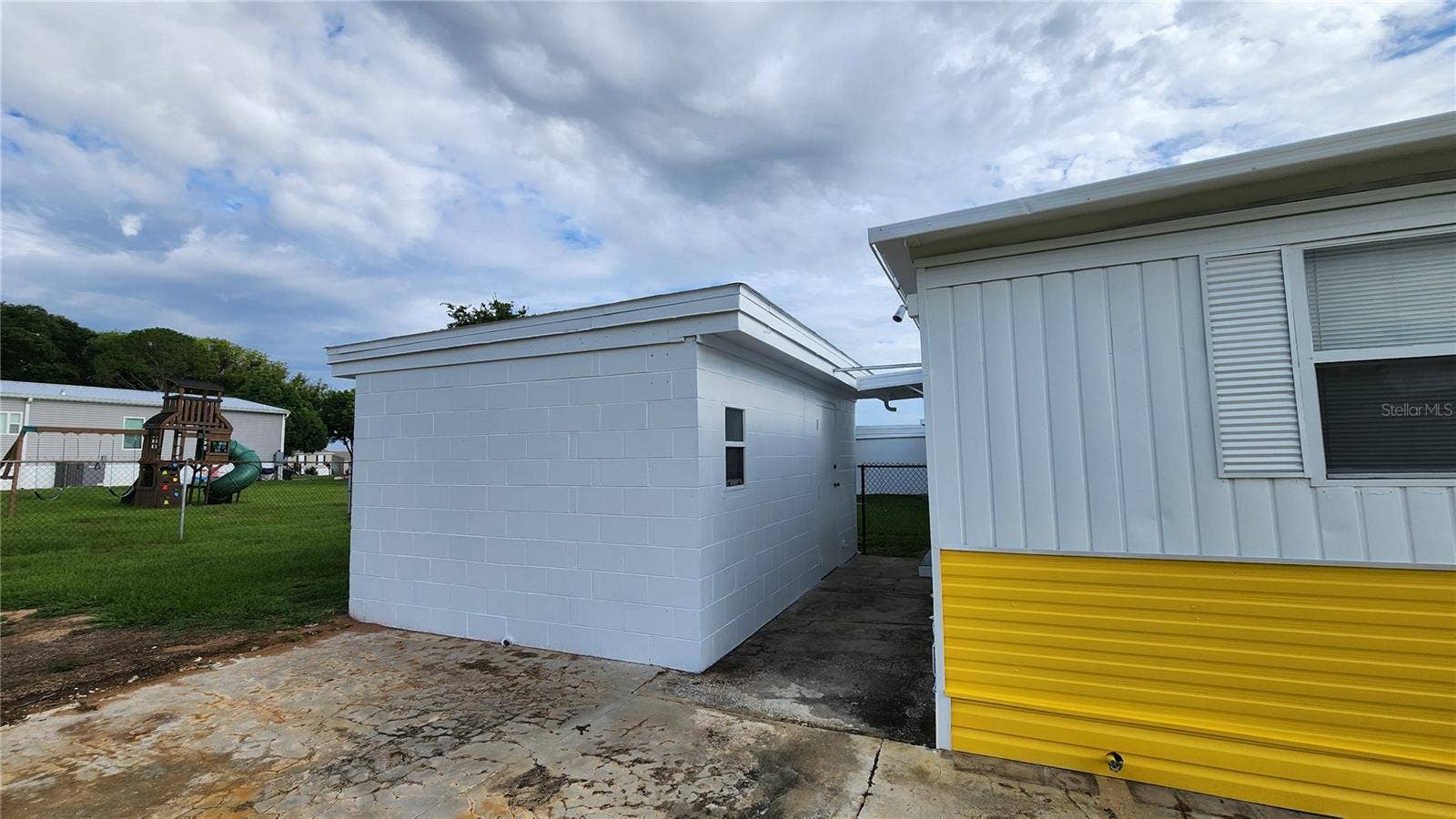 17653 BROAD STREET, Montverde, FL 34756 White Block Building Laundry and Storage