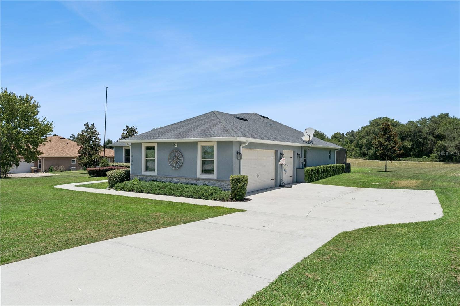 18145 GREAT BLUE HERON DRIVE, Groveland, FL 34736 3 car garage