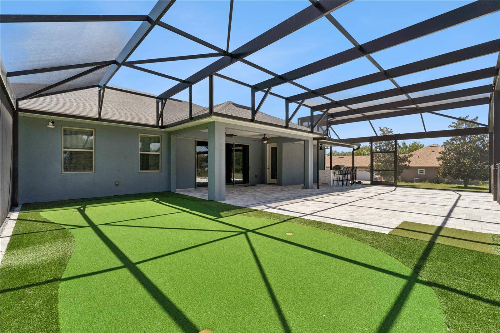 18145 GREAT BLUE HERON DRIVE, Groveland, FL 34736 Putting green on pool patio