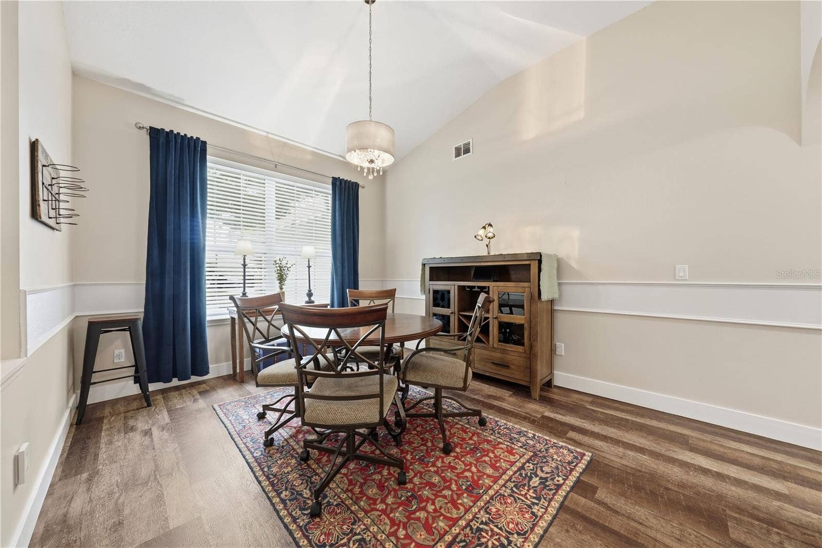 2360 PARK FOREST BOULEVARD, Mount Dora, FL 32757 Gather with family and friends in this inviting dining space.