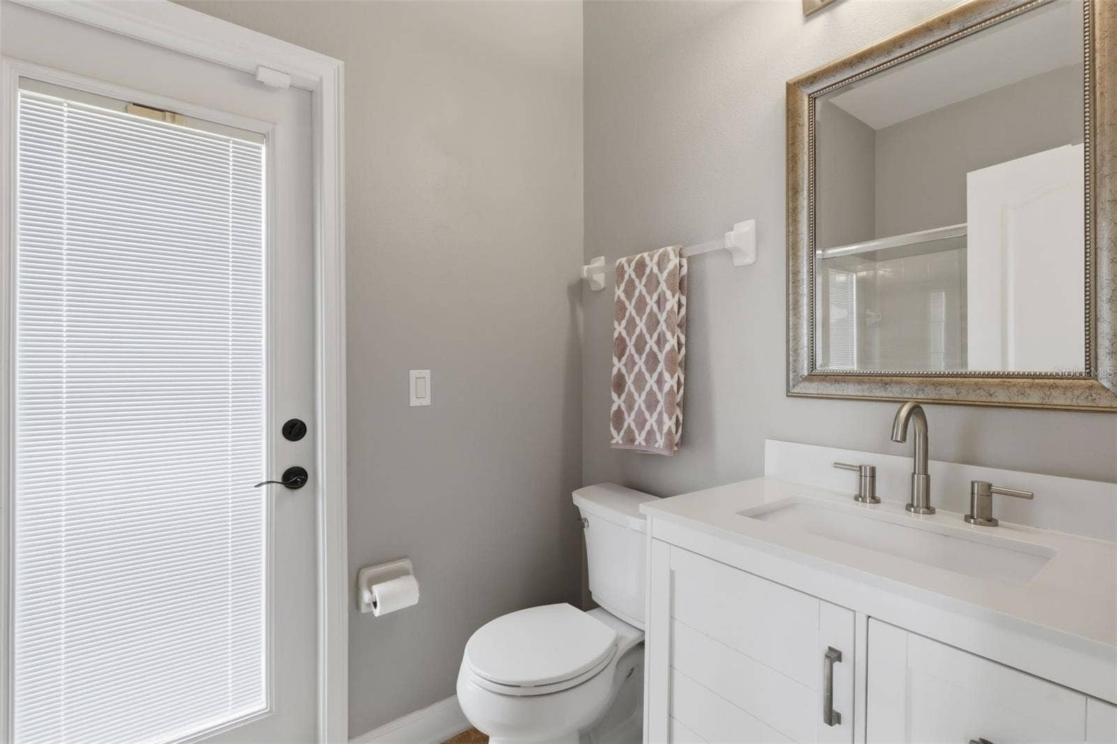 426 DUFF DRIVE, Winter Garden, FL 34787 3nd Bedroom Bathroom and optional Pool Bath.