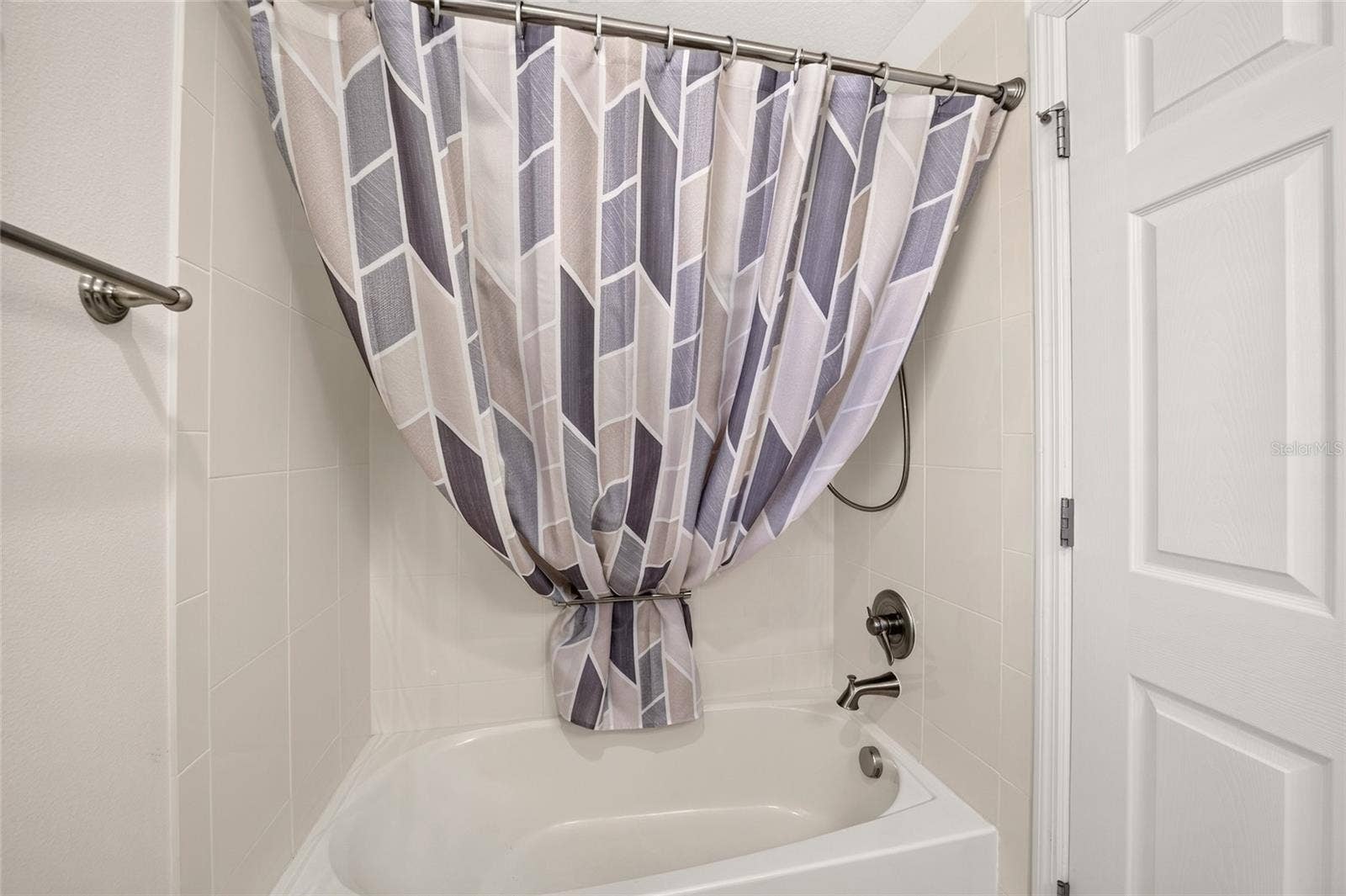 628 BERMUDEZ COURT, The Villages, FL 32162 Guest Bathroom