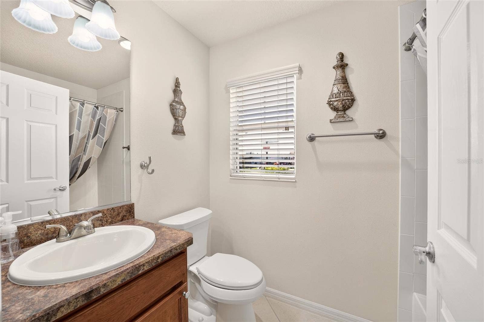 628 BERMUDEZ COURT, The Villages, FL 32162 Guest Bathroom
