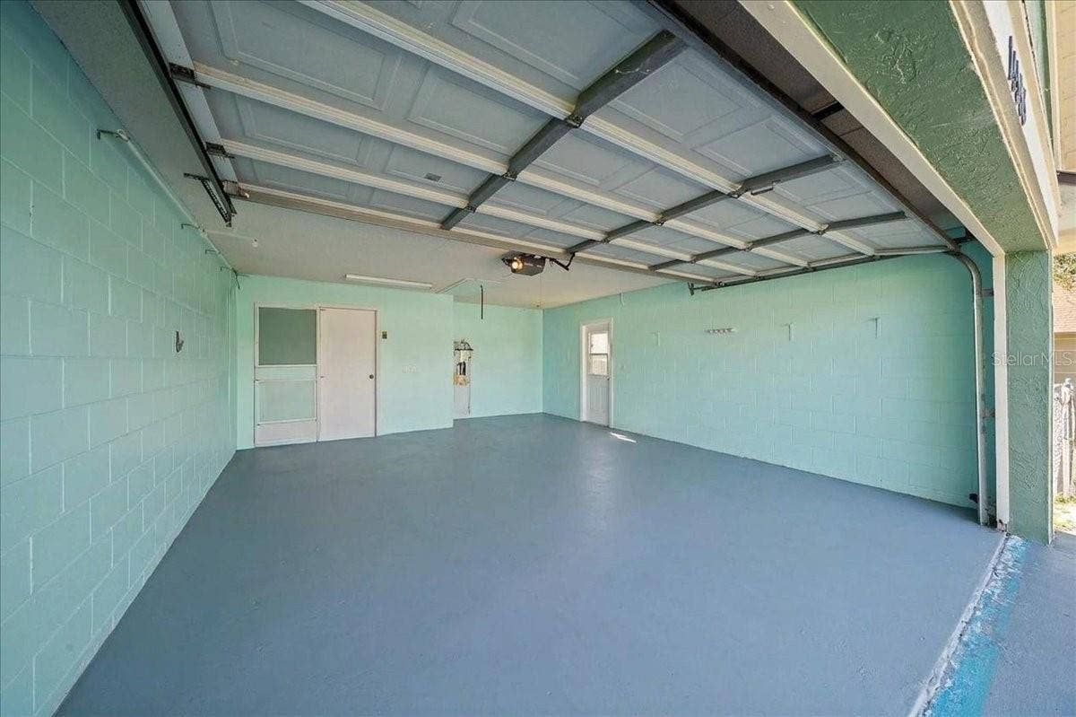14993 SW 38TH CIRCLE, Ocala, FL 34473 Freshly Painted Garage