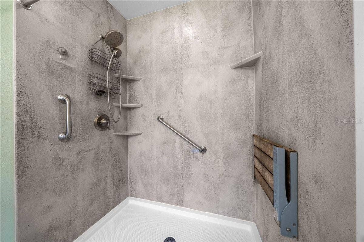 14993 SW 38TH CIRCLE, Ocala, FL 34473 Walk-in Shower