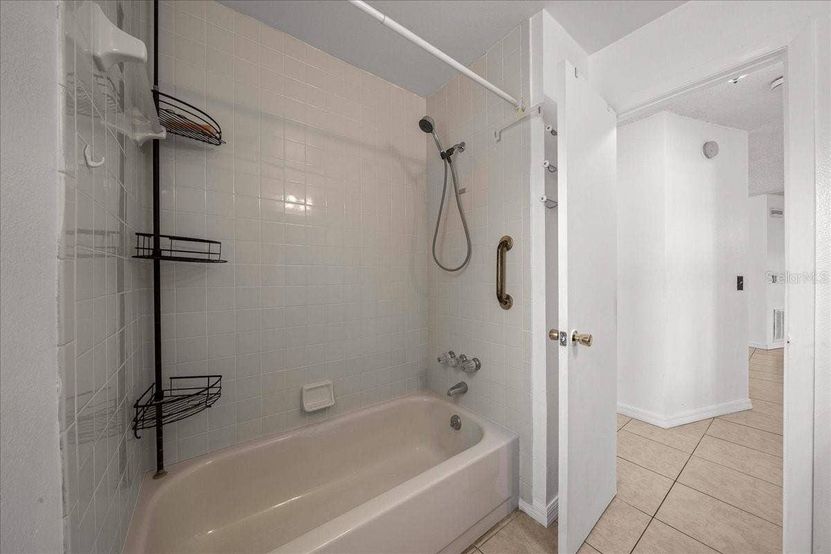 14993 SW 38TH CIRCLE, Ocala, FL 34473 Tub/ Shower Combo