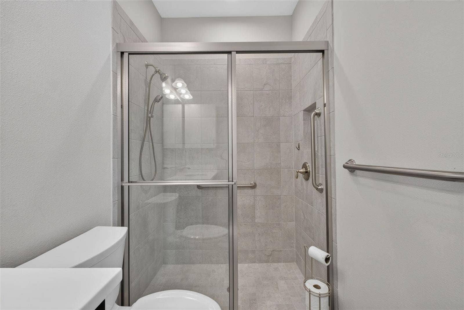 908 BRAEWOOD DRIVE, Clermont, FL 34715 En-Suite Bath