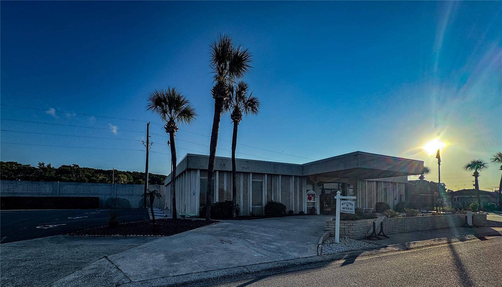 1021 HILLTOP ROAD, Tavares, FL 32778 Community Center