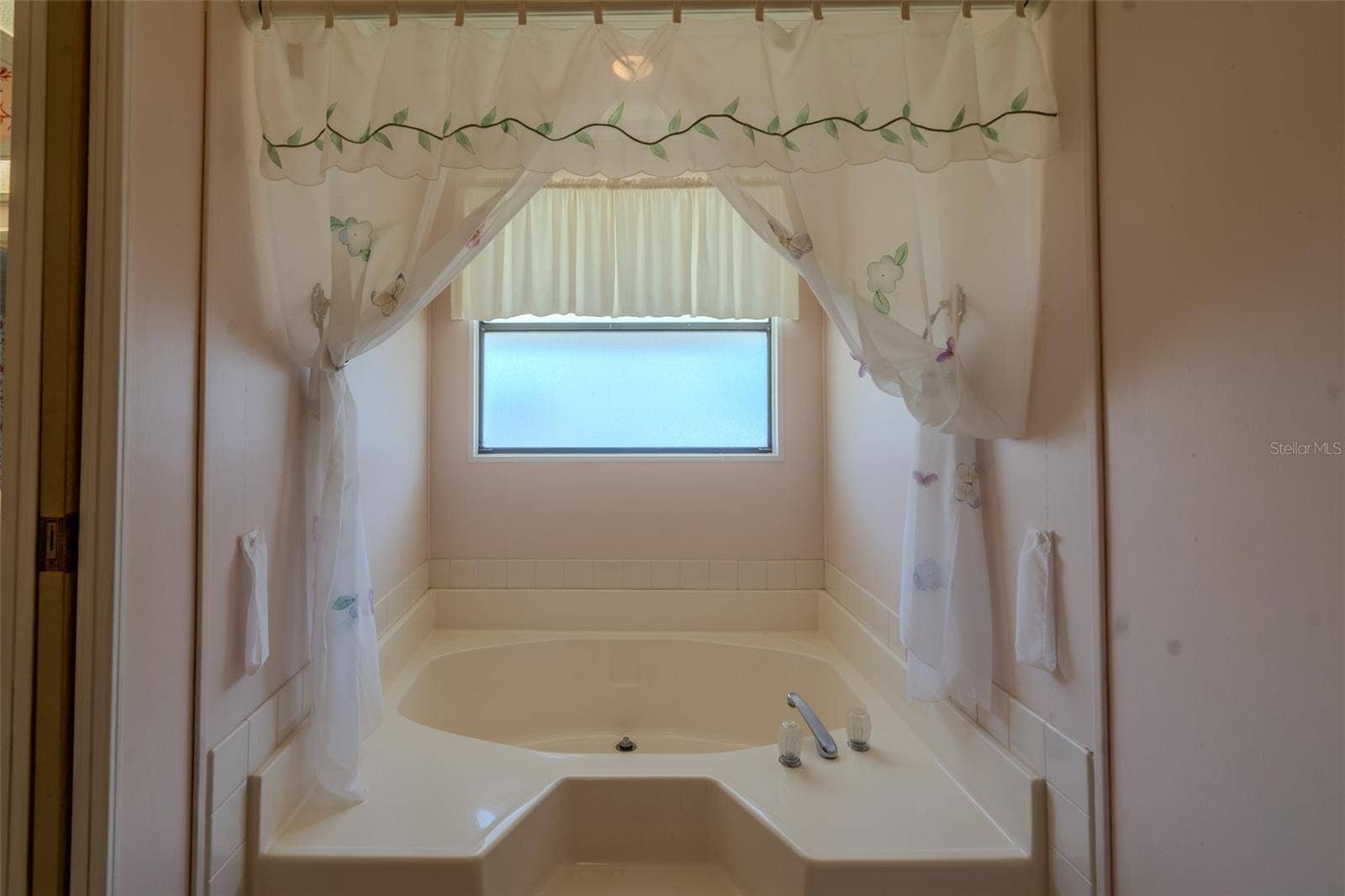 1021 HILLTOP ROAD, Tavares, FL 32778 Primary Bath Garden Tun