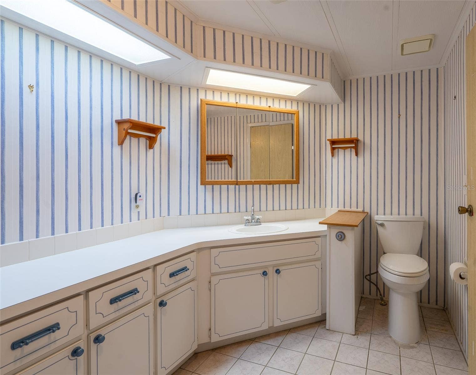 1021 HILLTOP ROAD, Tavares, FL 32778 Second Bath