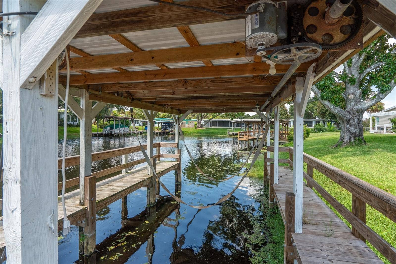 1021 HILLTOP ROAD, Tavares, FL 32778 Covered dock with lift